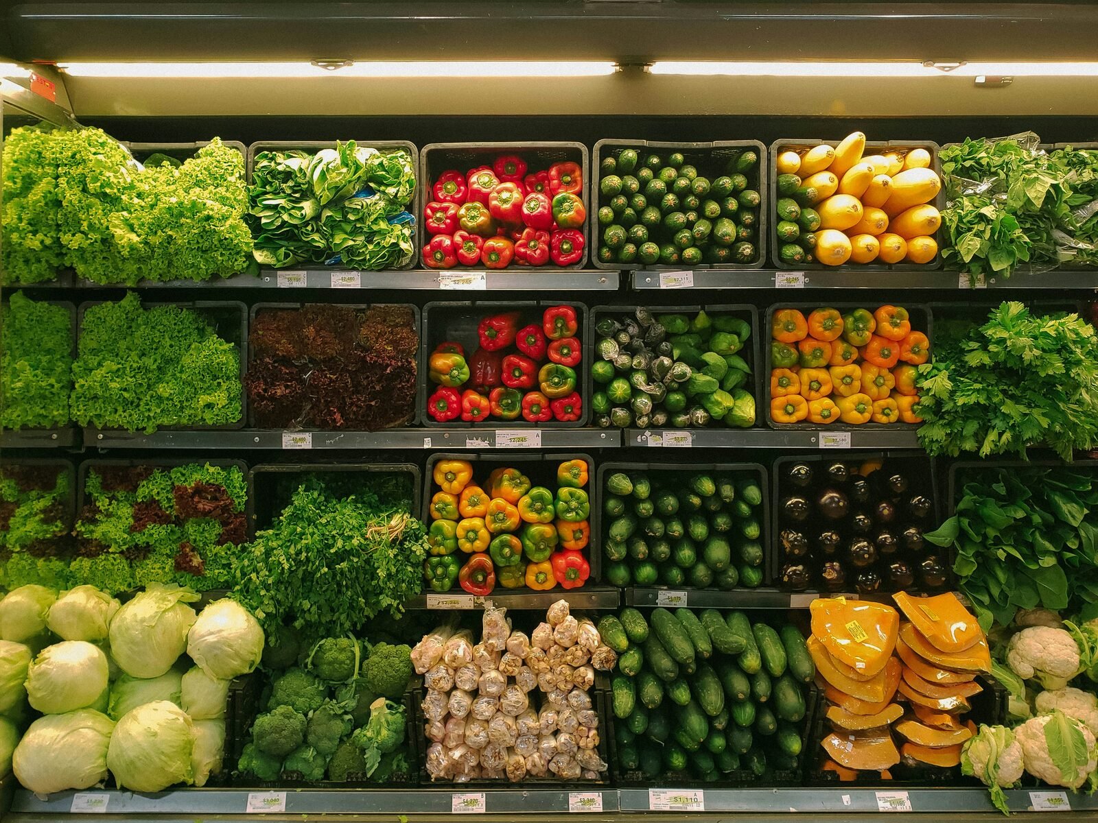Fresh grocery subscription box with vegetables and fruits